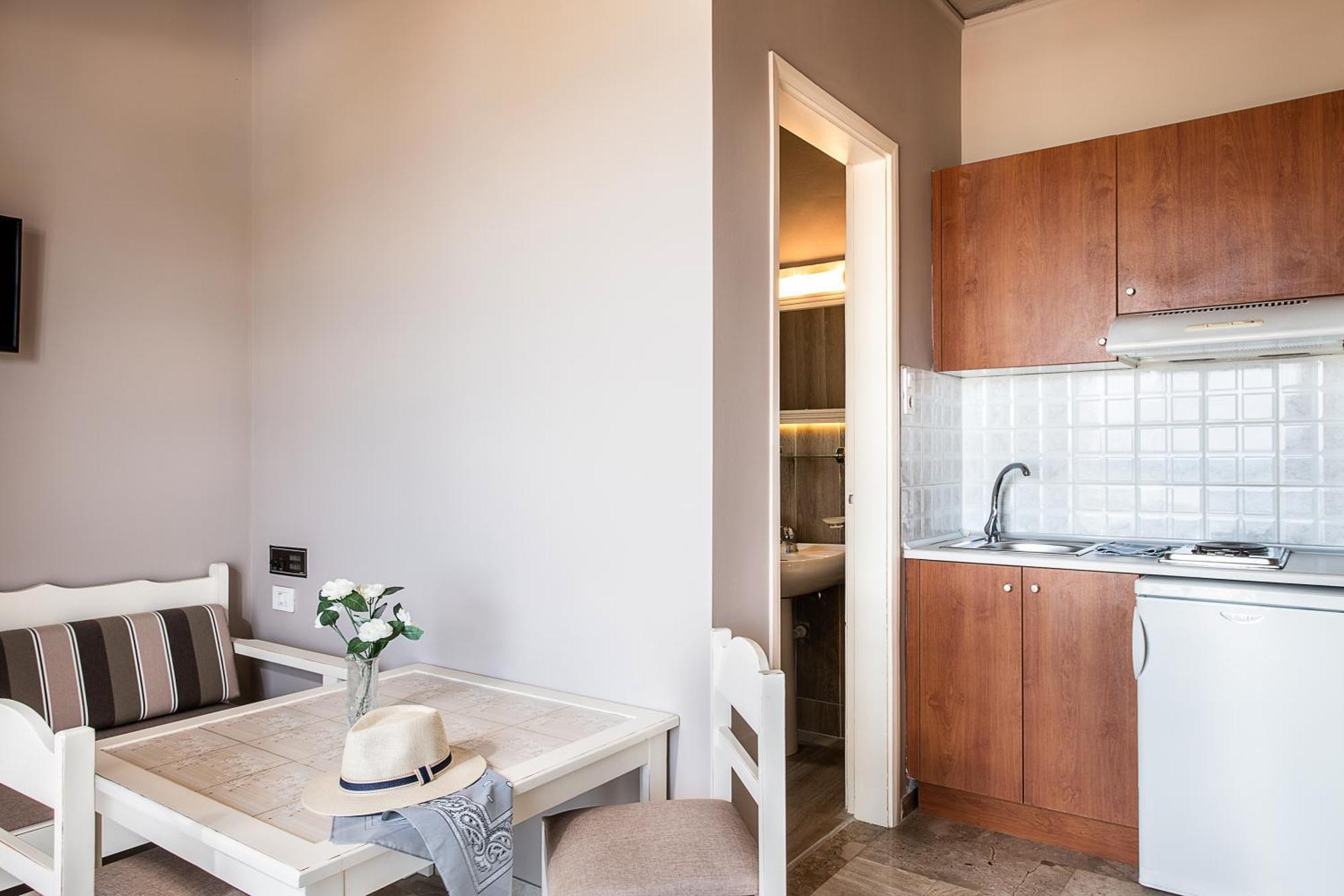Lia Beachfront Apartments Sztalósz Kültér fotó