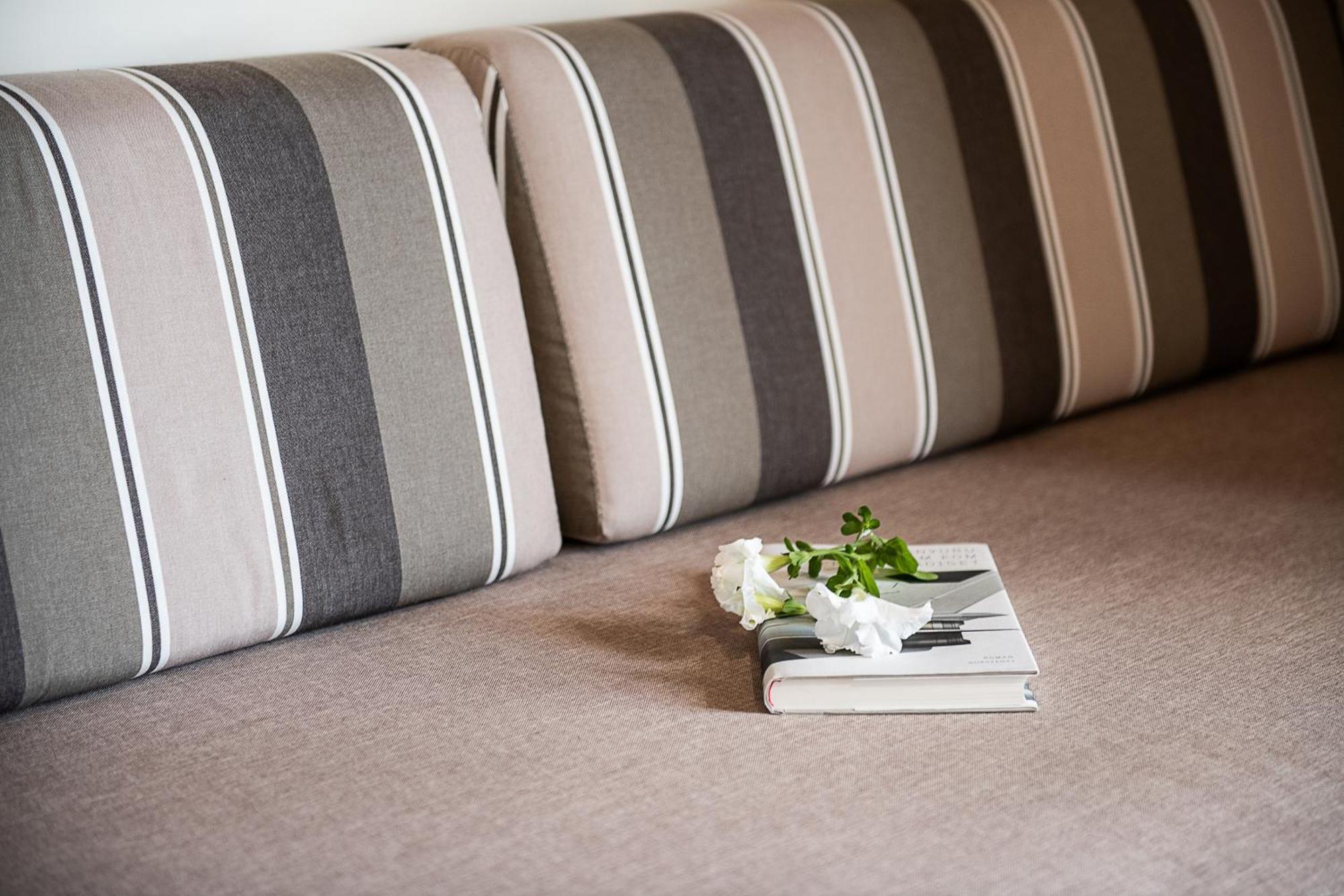 Lia Beachfront Apartments Sztalósz Kültér fotó