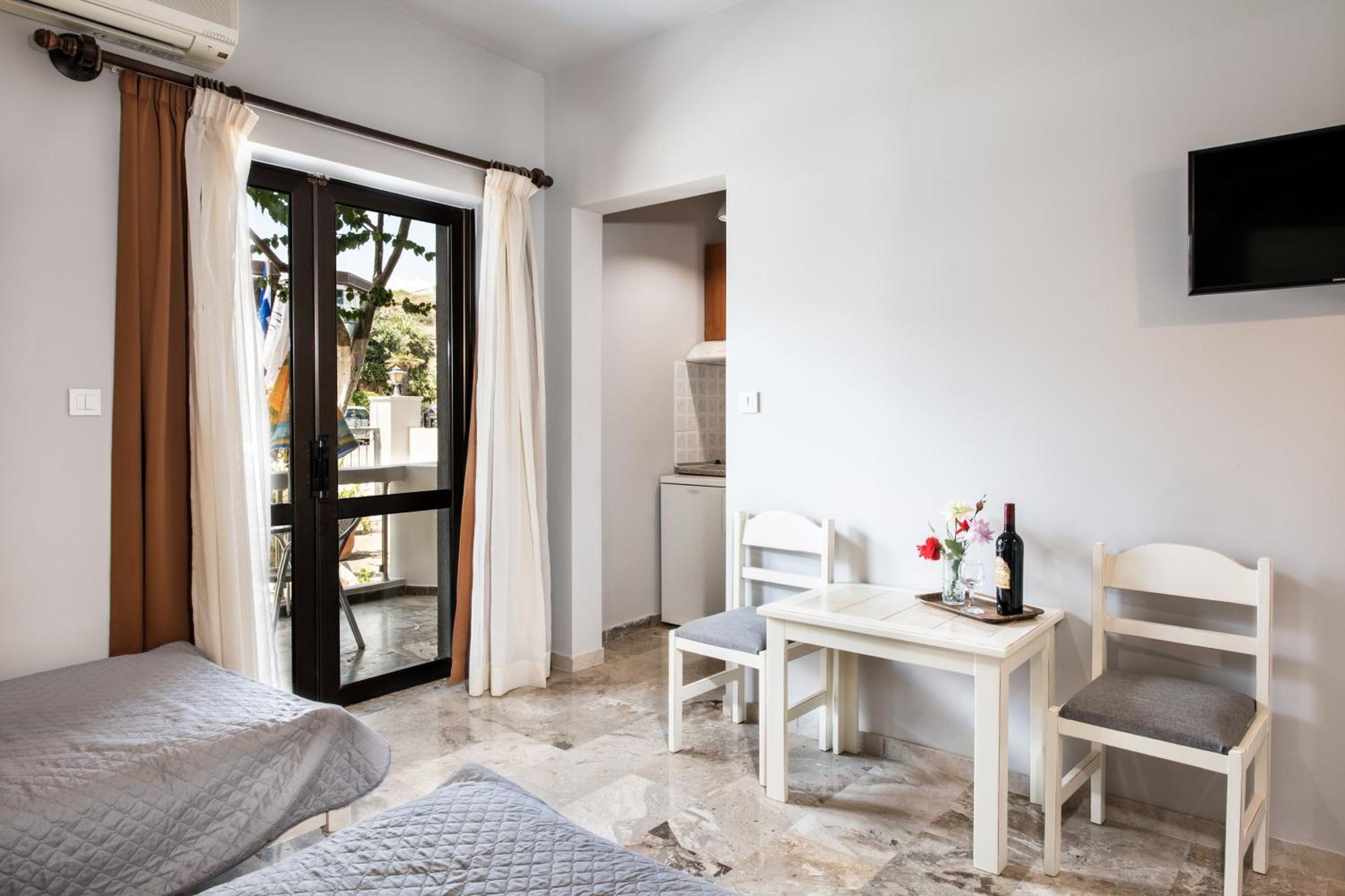 Lia Beachfront Apartments Sztalósz Kültér fotó