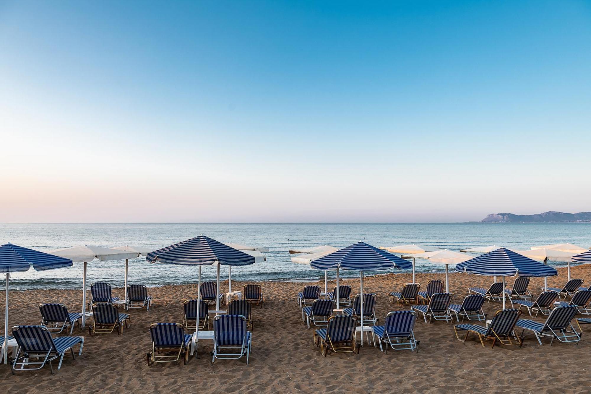Lia Beachfront Apartments Sztalósz Kültér fotó
