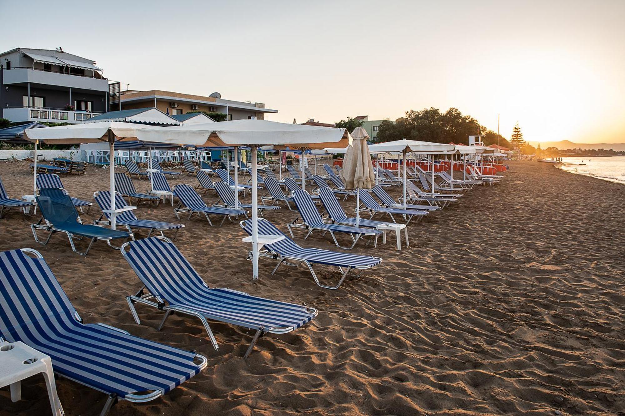 Lia Beachfront Apartments Sztalósz Kültér fotó