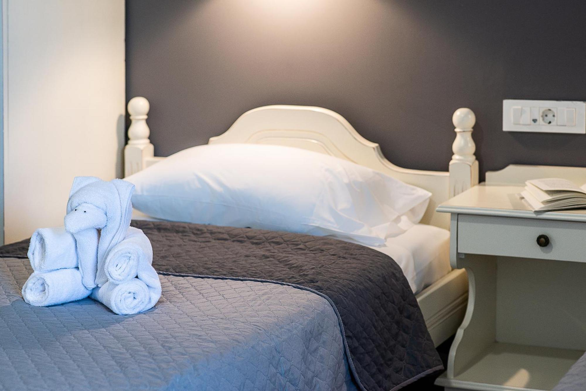 Lia Beachfront Apartments Sztalósz Kültér fotó