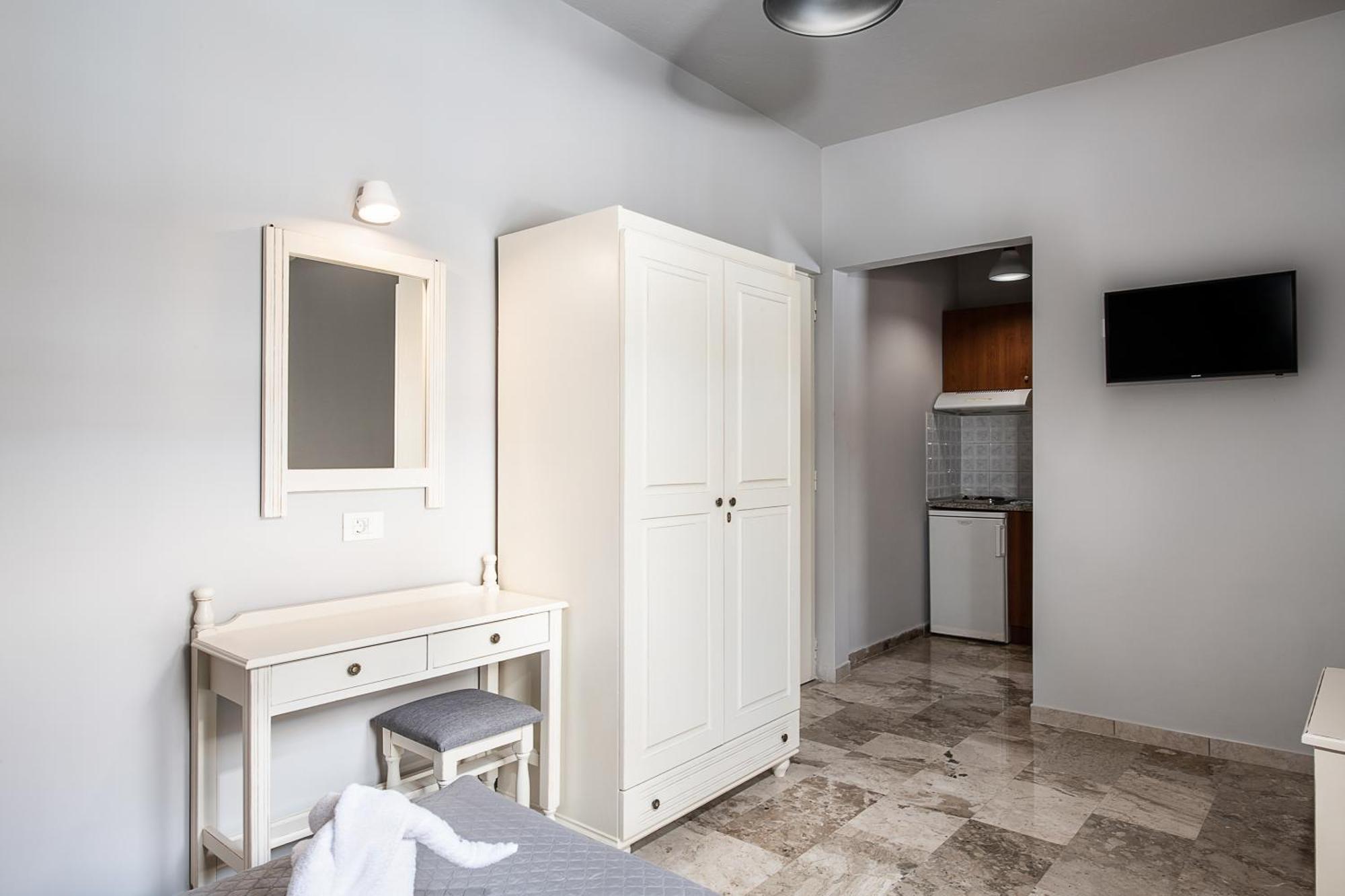 Lia Beachfront Apartments Sztalósz Szoba fotó