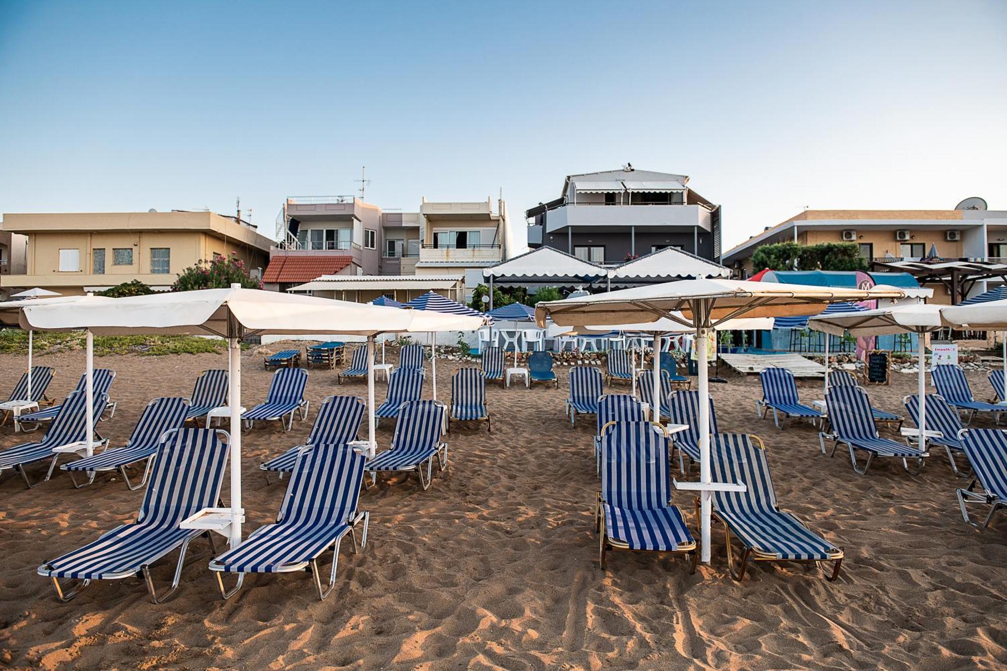Lia Beachfront Apartments Sztalósz Kültér fotó