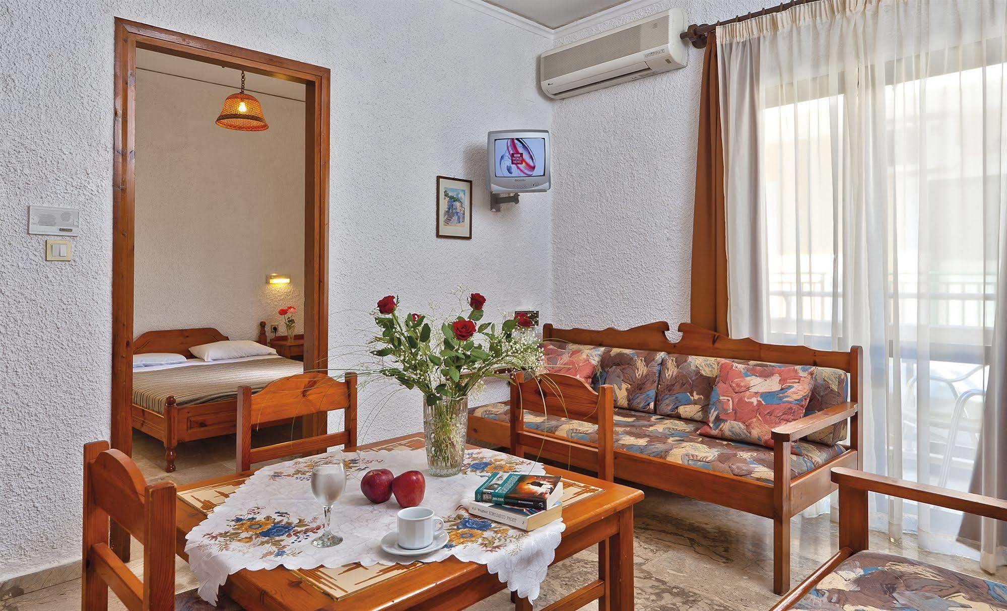 Lia Beachfront Apartments Sztalósz Kültér fotó