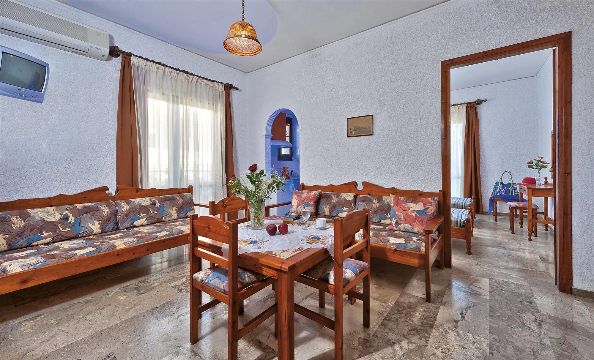 Lia Beachfront Apartments Sztalósz Kültér fotó